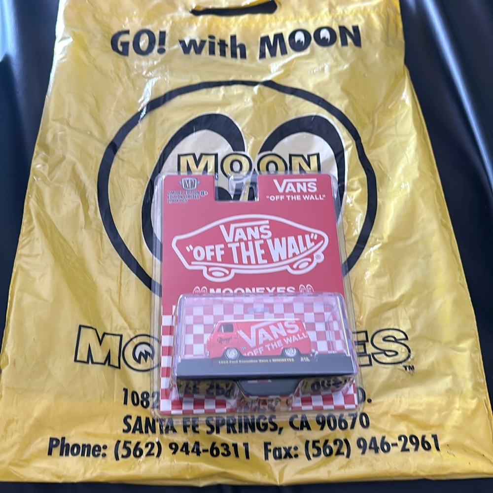 Collector Mooneyes 1963 Ford Econoline